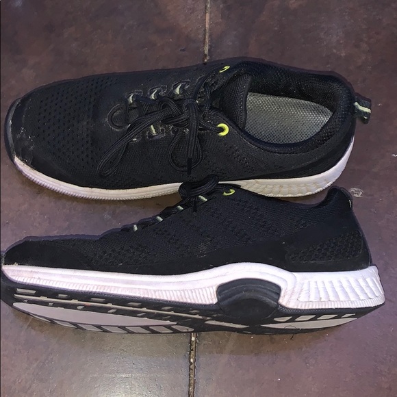 shoes - Picture 2 of 3